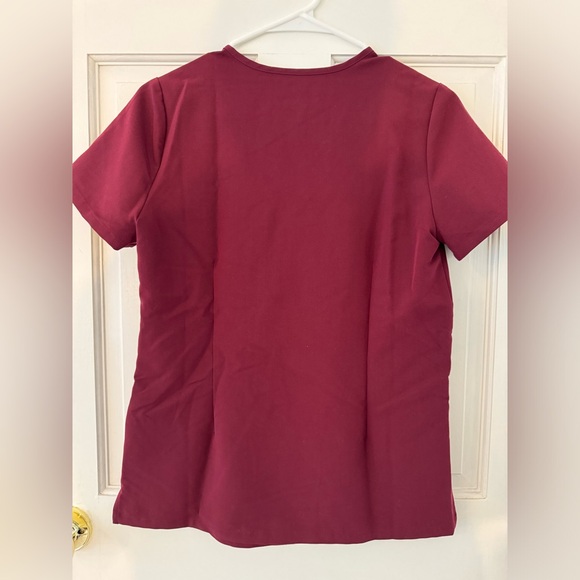 Women's Burgundy Catarina™ - One-Pocket Scrub Top - XS / Burgundy NWOT - Picture 4 of 4